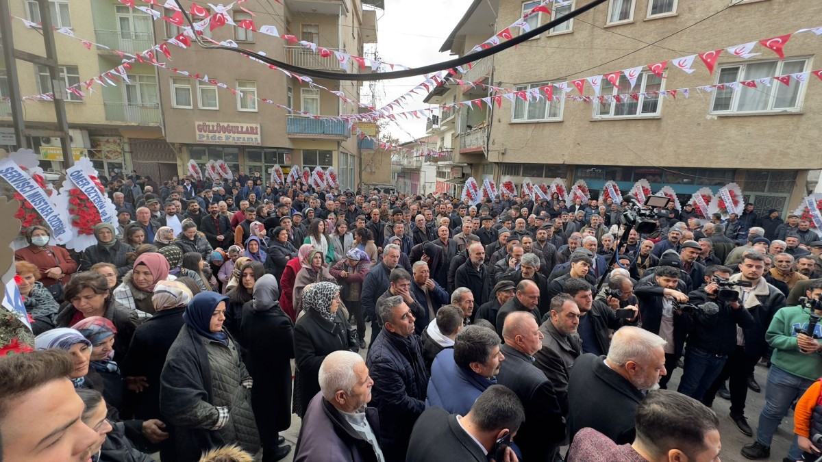 Yıldırım, “Adalet Binası olmayan Malatya’da Adalet Bakanını market açılışına gönderiyorlar”