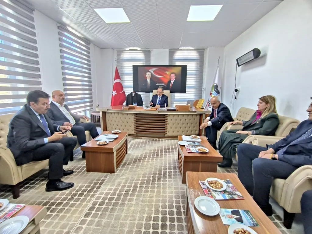 Bakan Mehmet Özhaseki, Doğanşehir Belediyesi'ni ziyaret etti