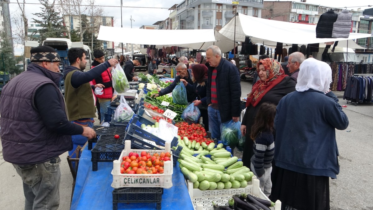  Çarşı ve pazarlarda Ramazan yoğunluğu
