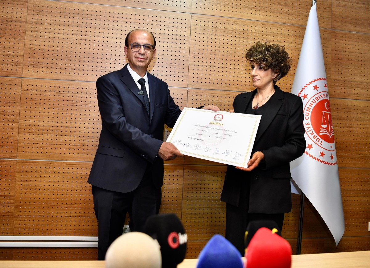 İlhan Geçit Mazbatasını Aldı