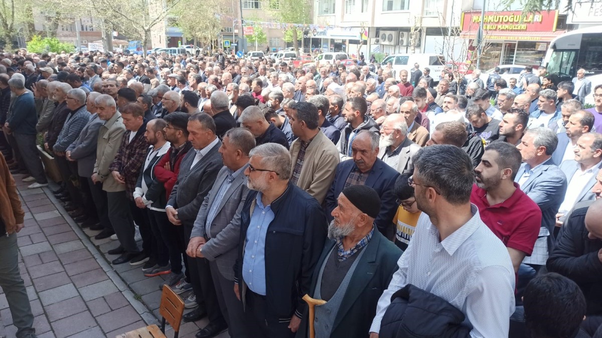 Filistin'de hayatını kaybedenler için gıyabi cenaze namazı kılındı