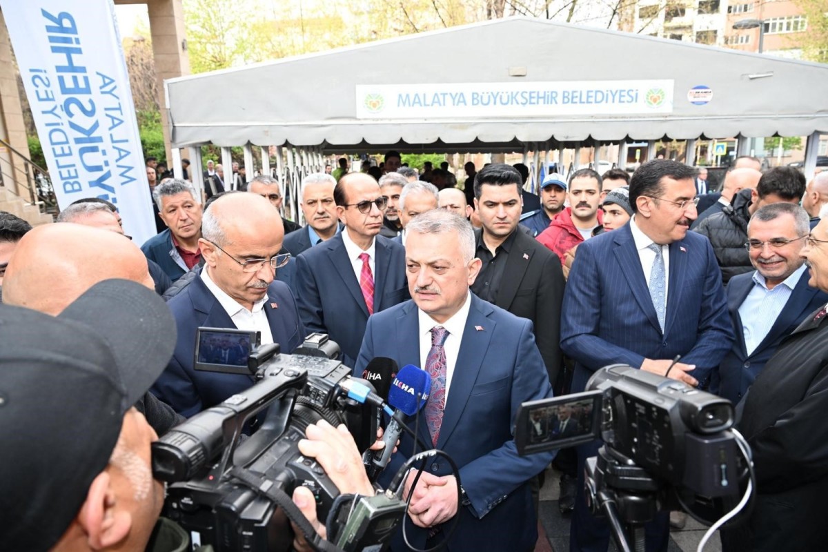 Resmi bayramlaşma Kernek Karagözlüler Camisi'nde yapıldı