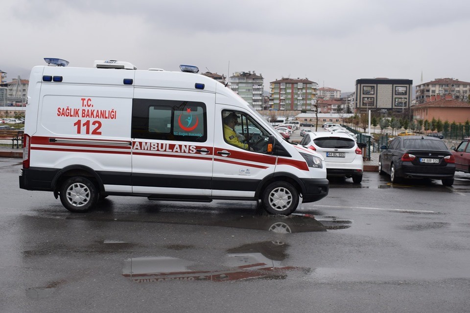 Kız meselesi yüzünden çıkan çıkan bıçaklı kavgada 1 kişi yaralandı