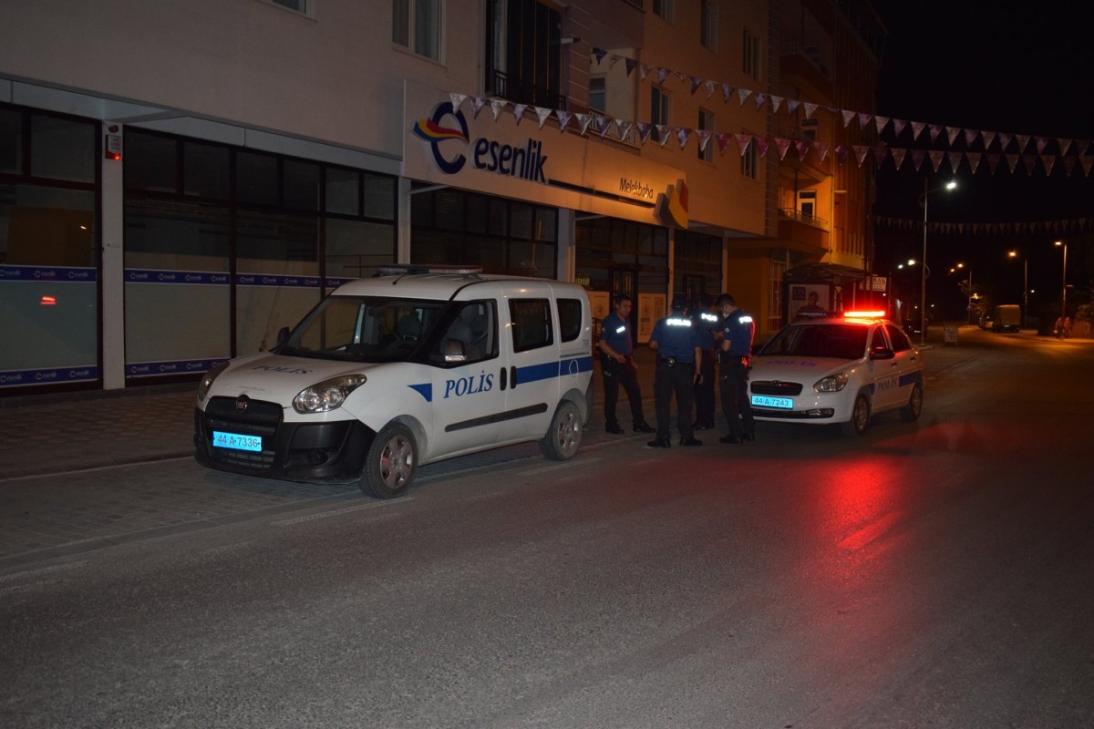 “Laf atma” meselesi yüzünden çıkan bıçaklı kavgada 2 kişi yaralandı