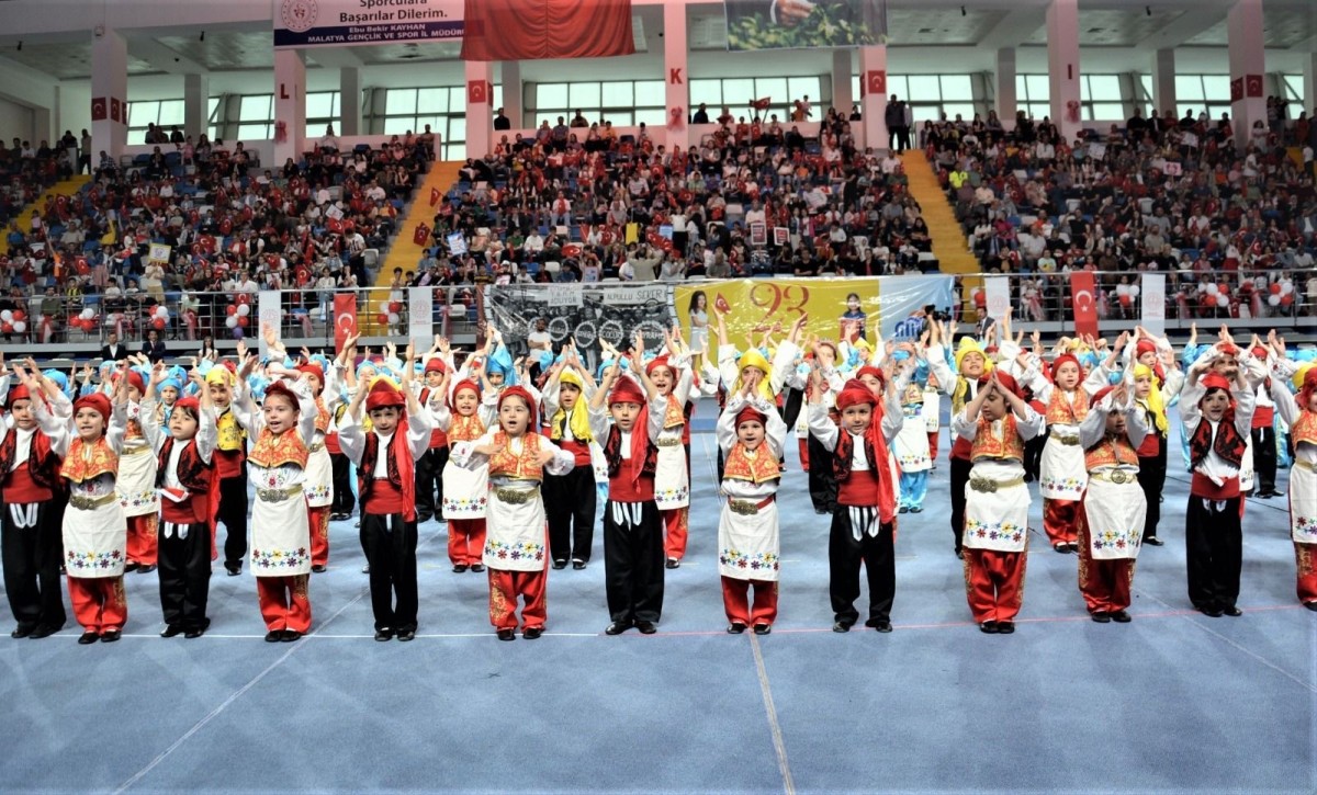 23 Nisan coşkuyla kutlandı