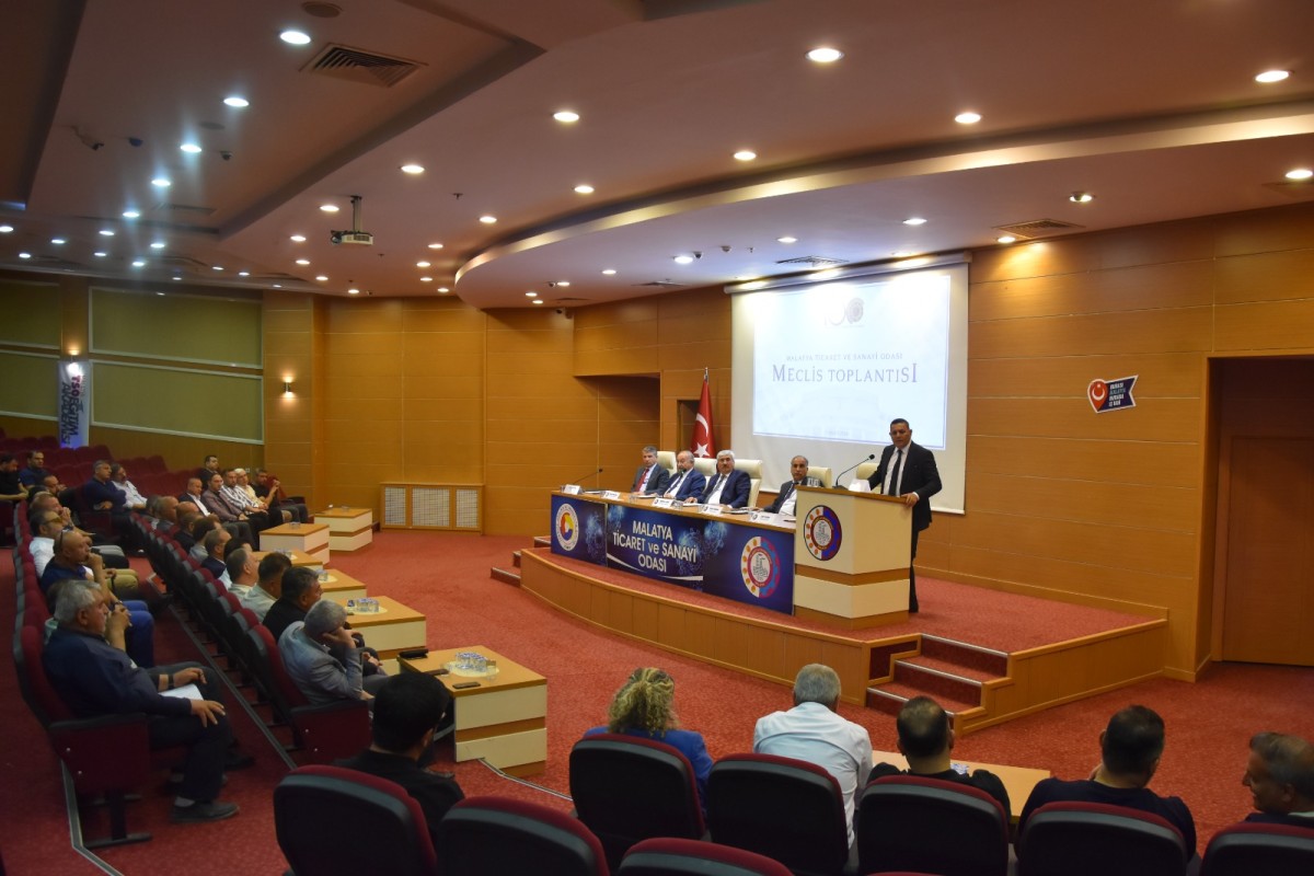 Sadıkoğlu: “Kişisel rantları uğruna Malatya’yı borç batağına sürüklediler”