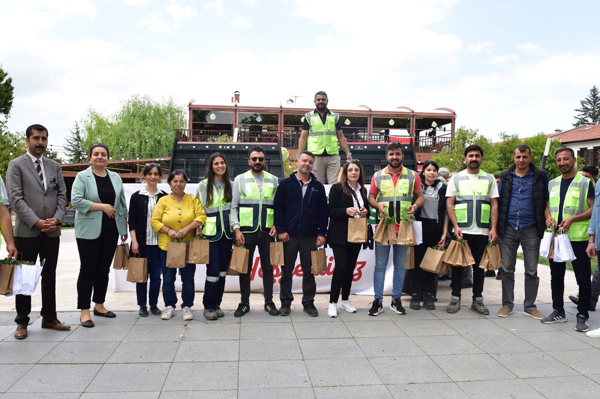 Büyükşehir Belediyesi’nden Vatandaşlara Ücretsiz Fide Desteği