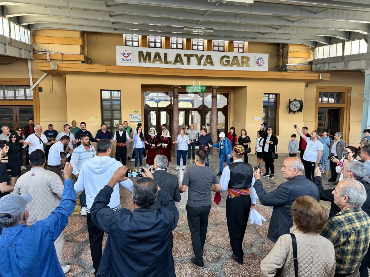 Turistik Tren İkinci Seferinin İlk Durağı Malatya Oldu
