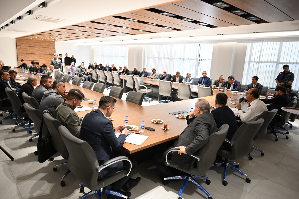 İlhan Geçit, mahalle muhtarlarıyla istişare toplantılarına başladı