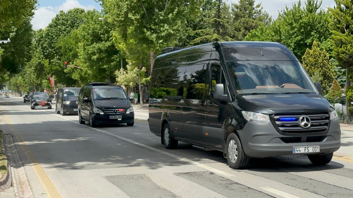 Malatya'yı ziyaret eden Bakan Uraloğlu'nun konvoyunda tasarruf tedbiri