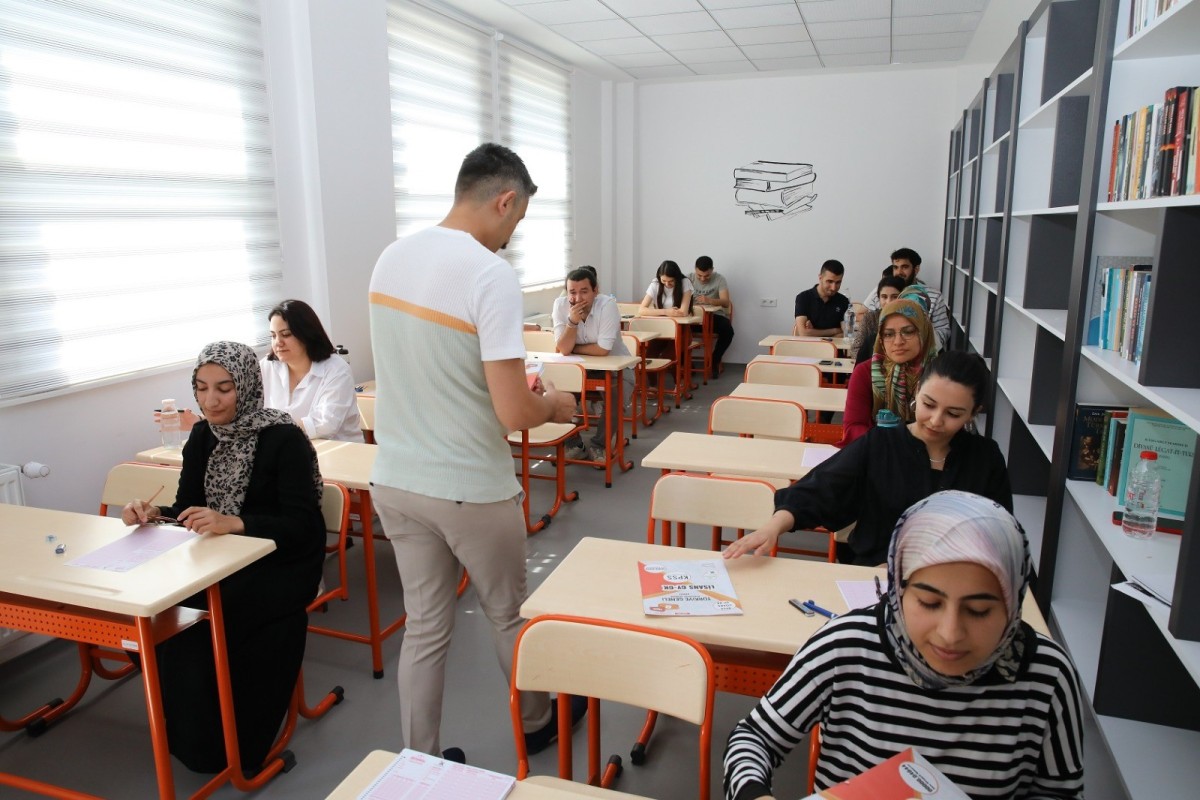 Gençlere ücretsiz LGS ve YKS kampı