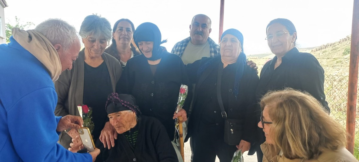 102 yaşındaki Zeliha teyzeye yaş günü kutlaması