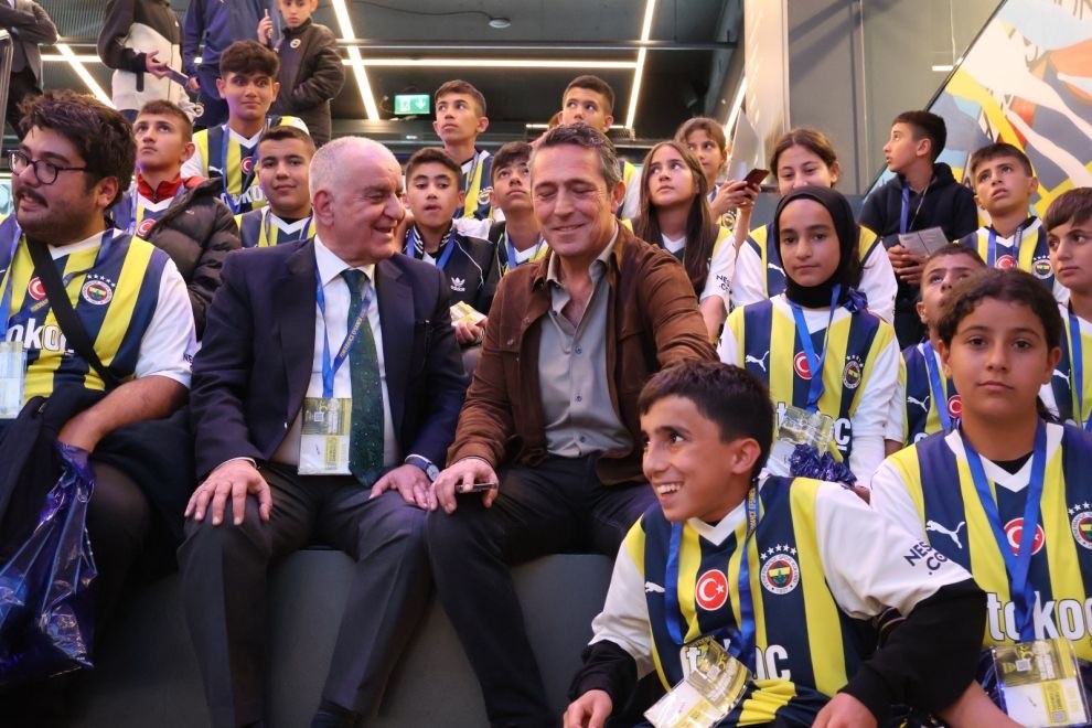 Depremzede çocuklara Fenerbahçe Başkanı Ali Koç'tan sürpriz