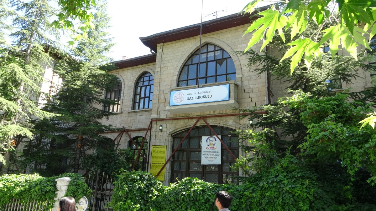 87 yıllık Gazi İlkokulu kütüphaneye dönüştürülüyor