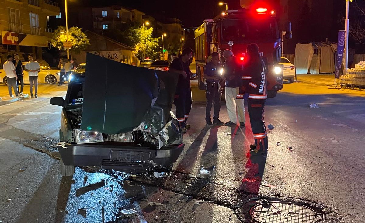 Motosiklet ile otomobil çarpıştı: 1 yaralı