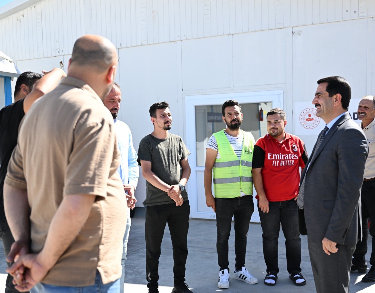 Taşkın, Acıbadem Konteyner Kent’i ziyaret etti