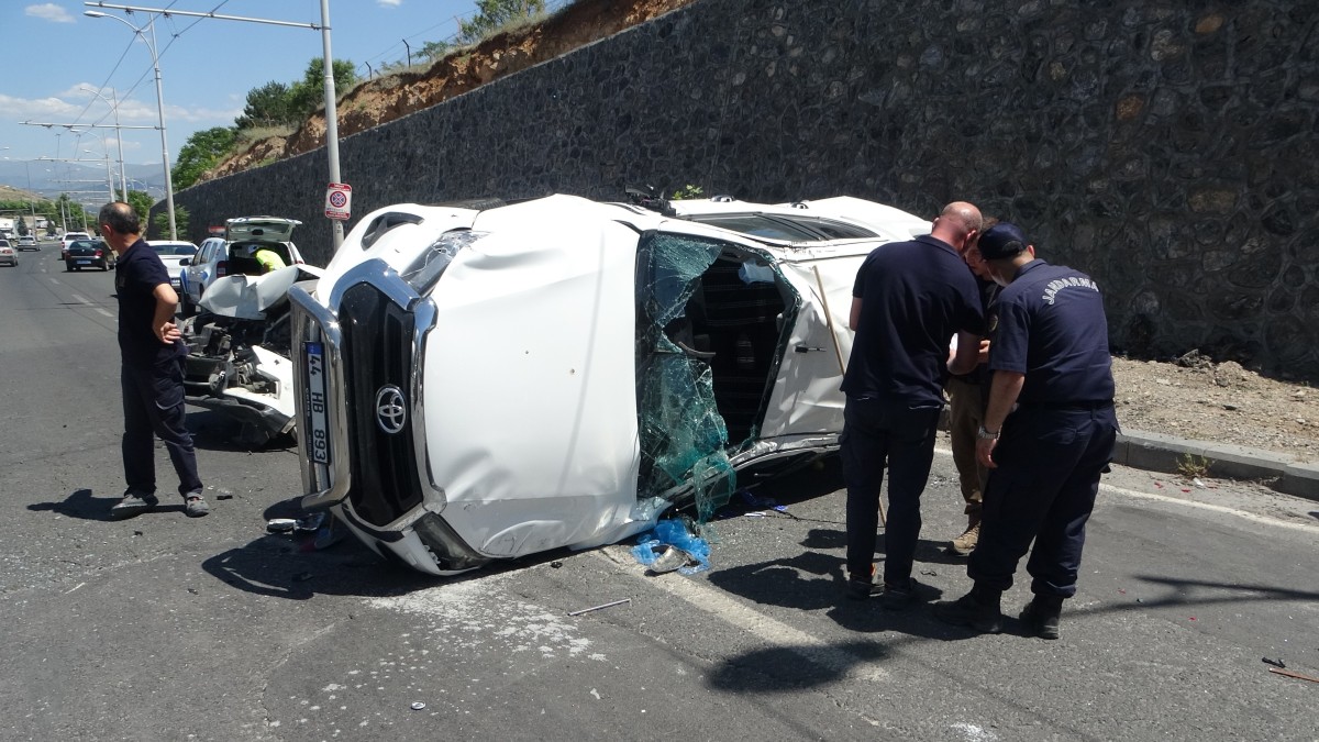 Askeri araç kaza yaptı: 1'i asker 3 yaralı