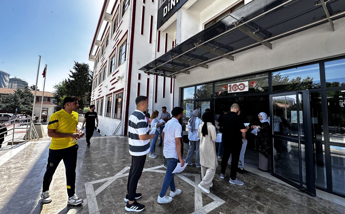  YKS'nin ilk oturumu başladı