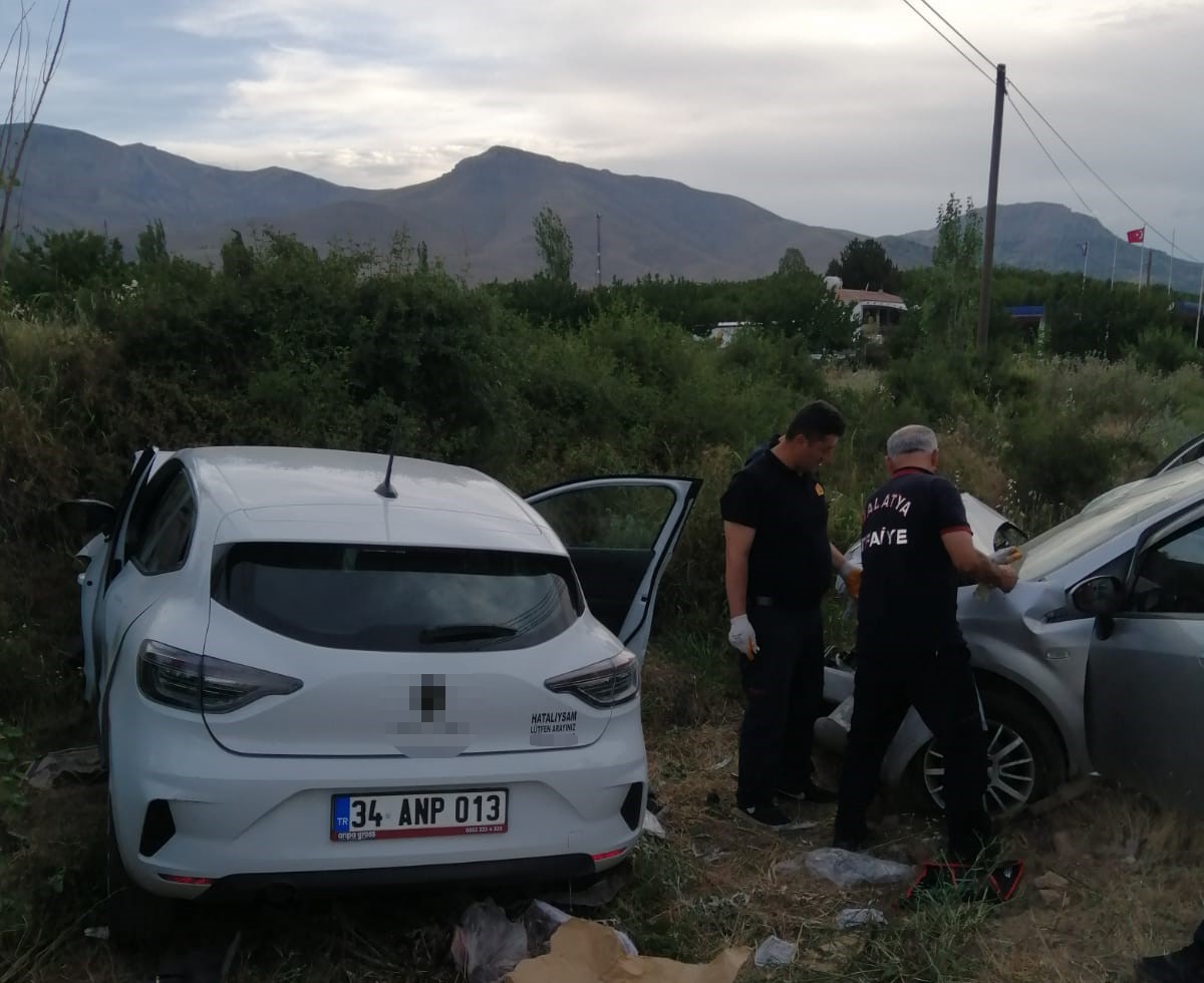Feci kaza: 1 kişi hayatını kaybetti, 4 kişi de yaralandı