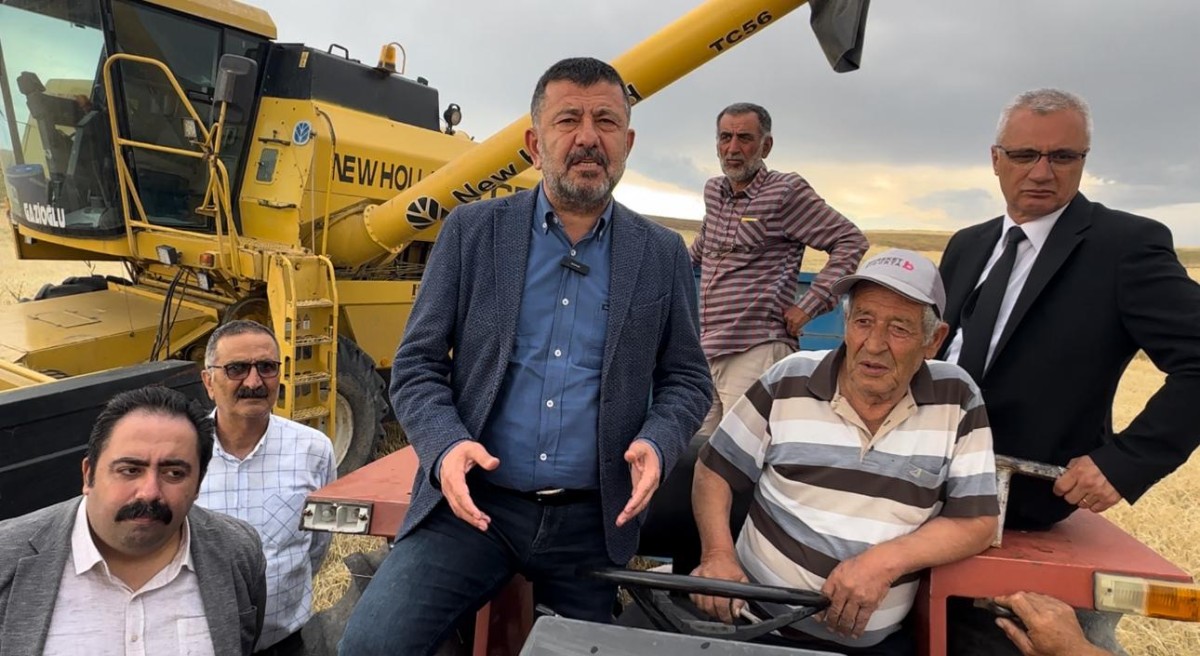 Ağbaba arpa ve buğday üreticisi çiftçileri ziyaret etti
