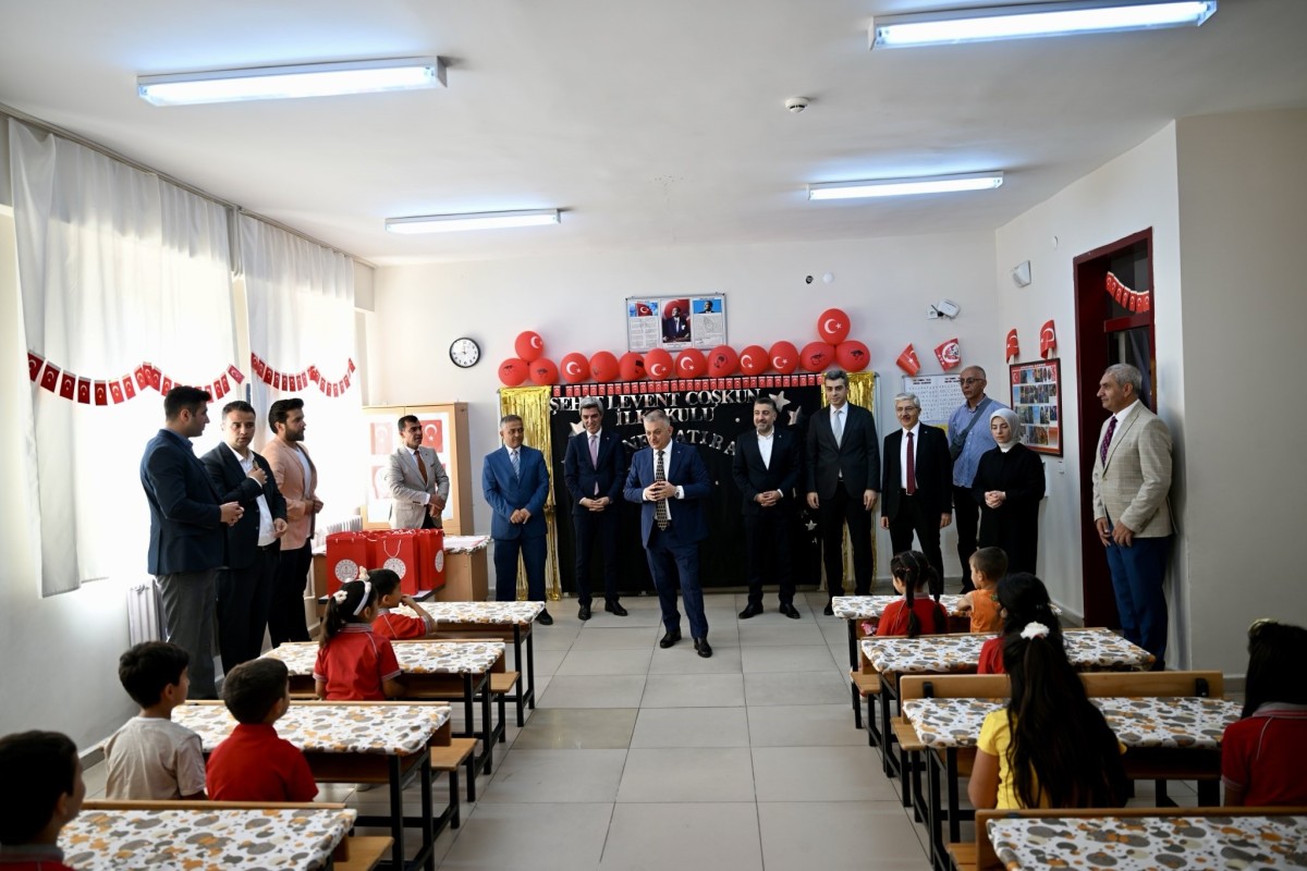 Deprem bölgesi Malatya'da karne heyecanı