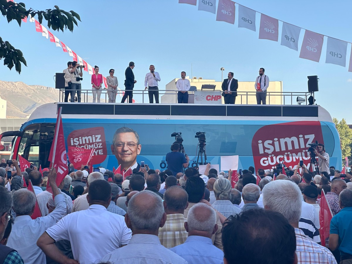 CHP Genel Başkanı Özel, Malatya'da partililerle buluştu