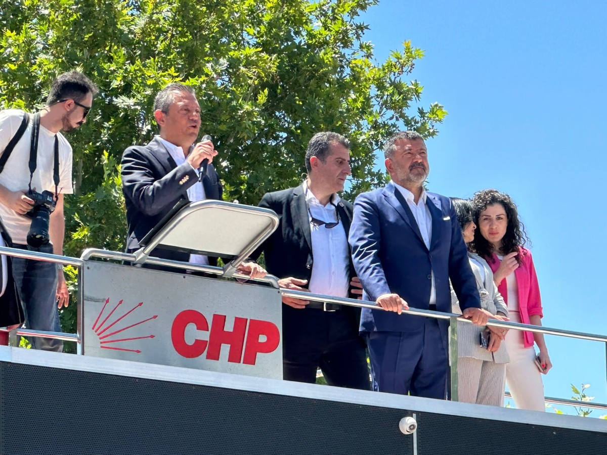 Özgür Özel: 