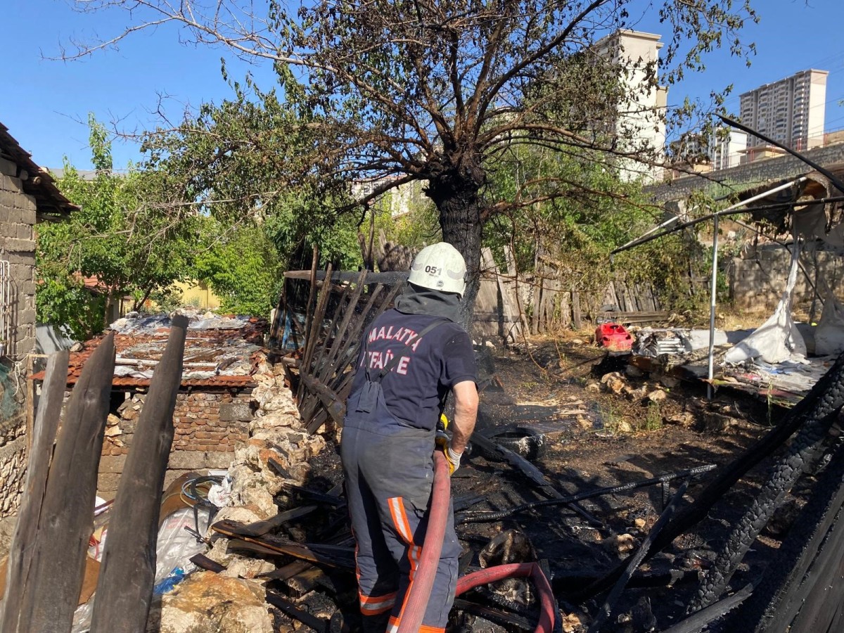 Çadırda çıkan yangın itfaiye ekipleri tarafından söndürüldü