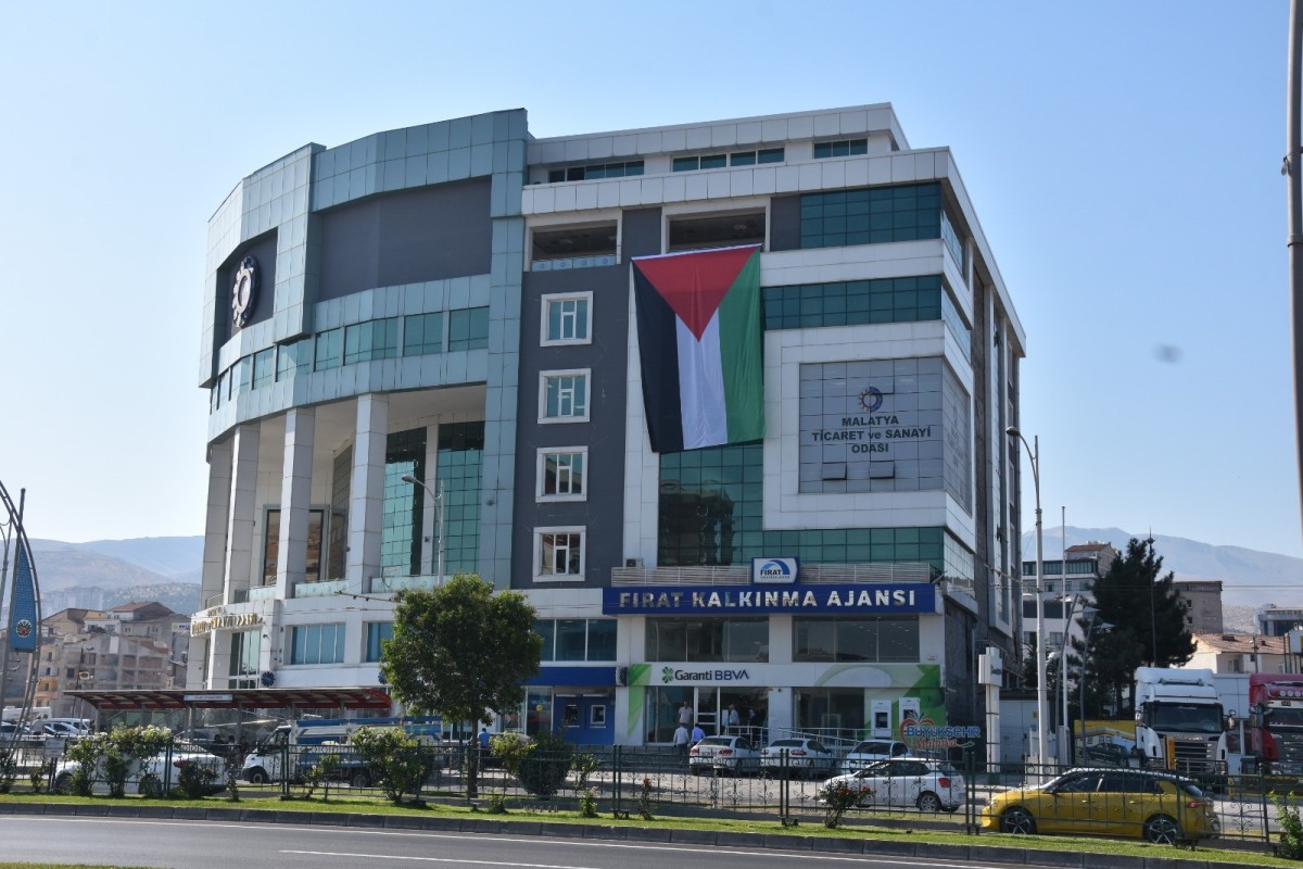 TSO, Oda binasına Filistin Bayrağı astı