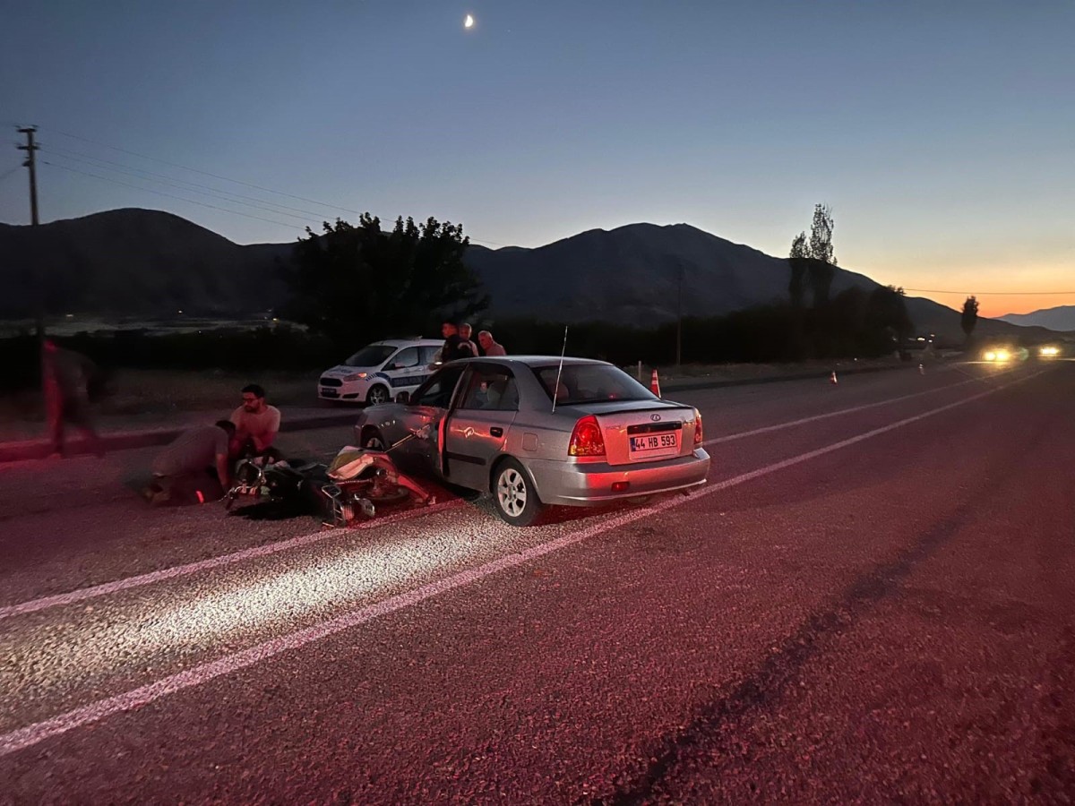 Motosiklet ile otomobil çarpıştı: 1 yaralı