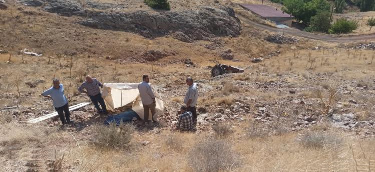 Şarampole devrilen traktörün sürücüsü öldü