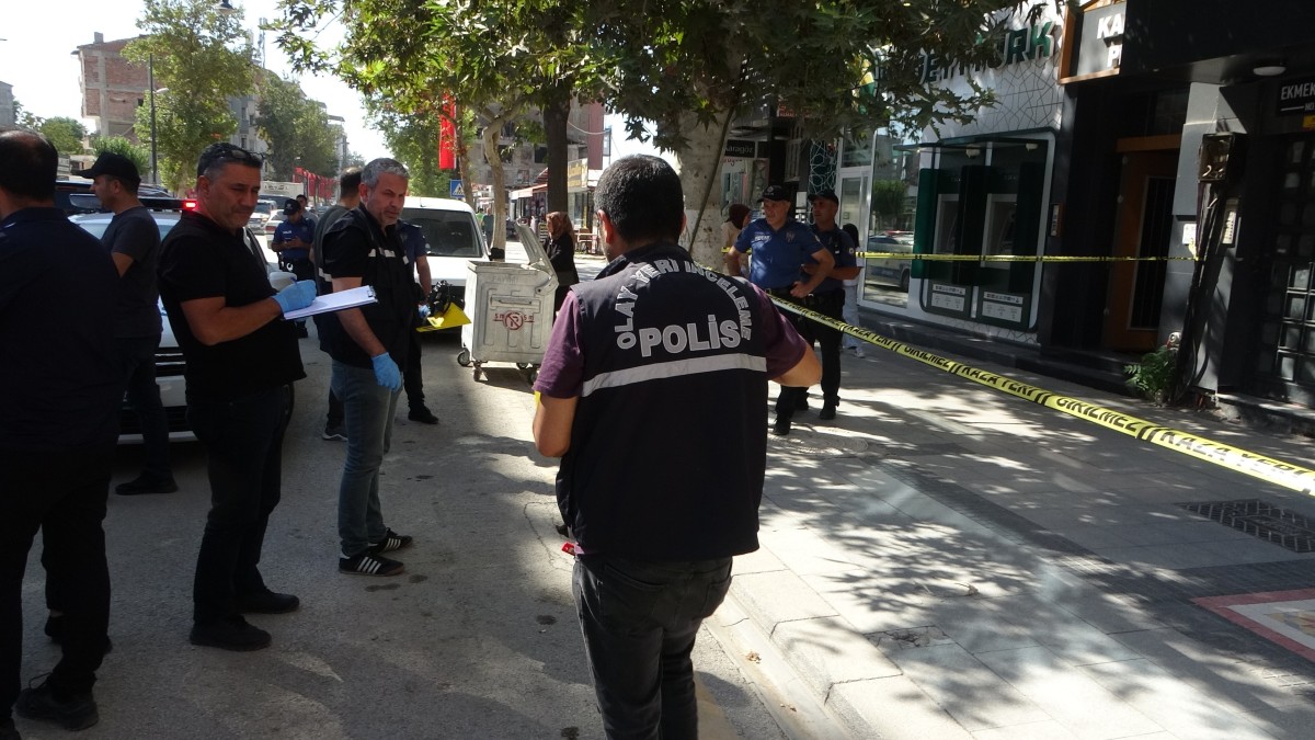 İki grubun çatıştığı silahlı kavgada 2 kişi yaralandı.
