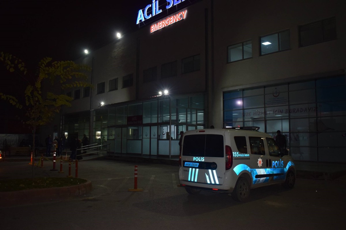 Birlikte yaşadığı kadını silahla yaraladıktan sonra intihara kalkıştı
