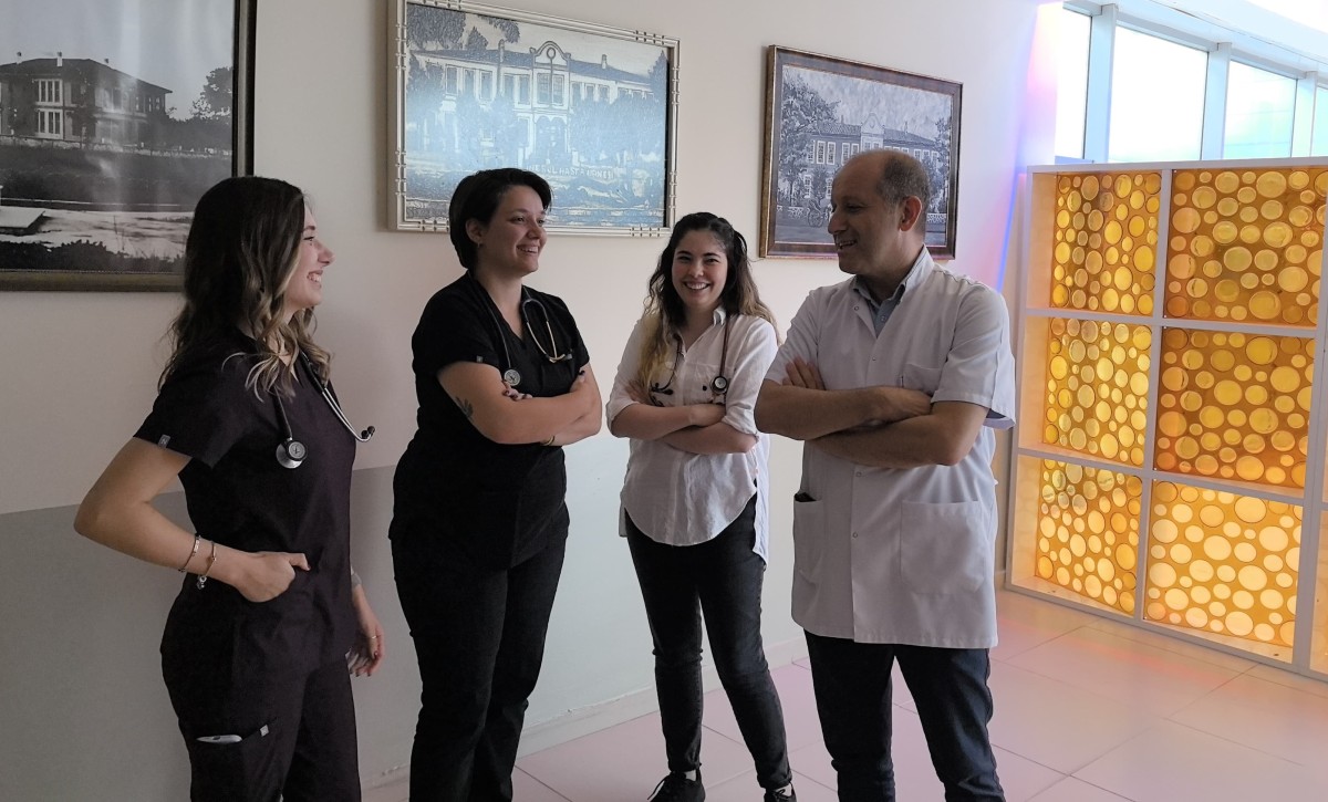 Yıllar sonra doğdukları hastaneye doktor olarak atandılar