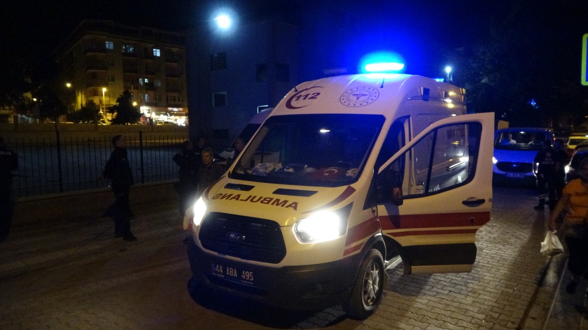 Komşuların bıçaklı kavgası kanlı bitti