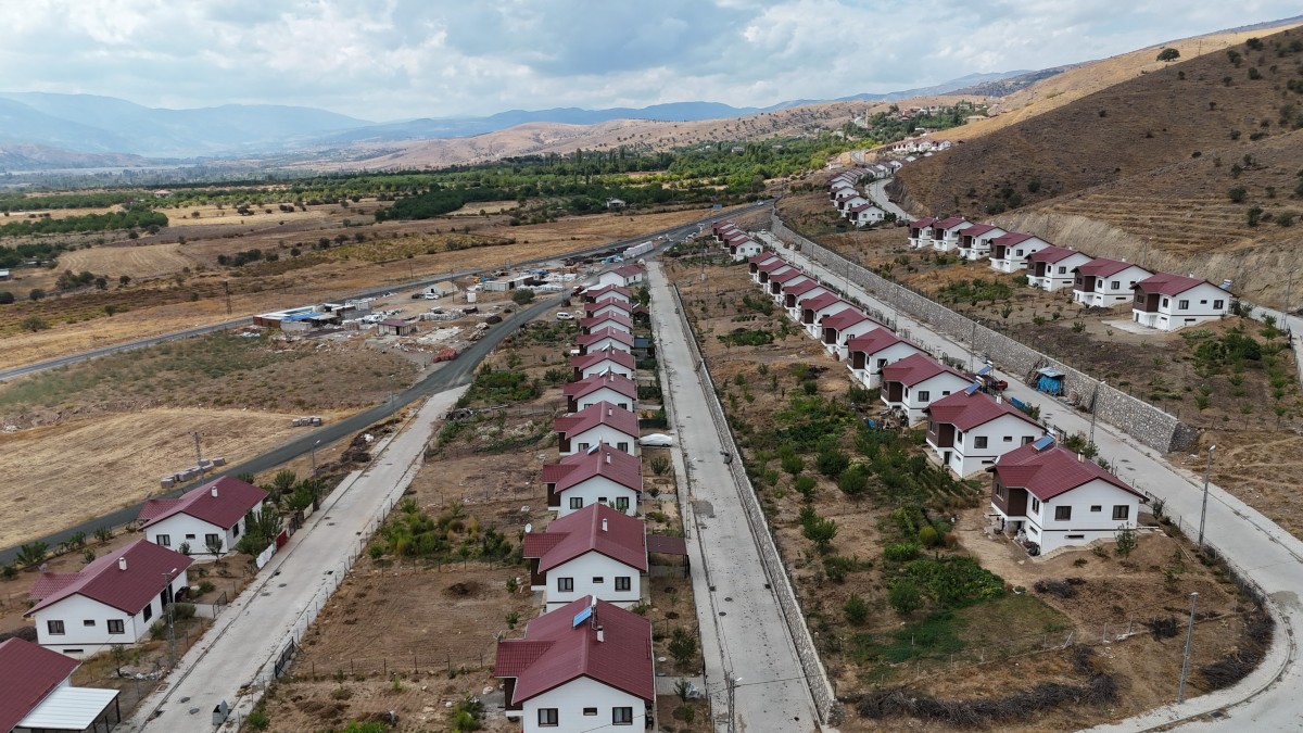 Sivrice depreminden etkilenen Pütürge ve Doğanyol ilçelerinde afetin izleri tamamen silindi