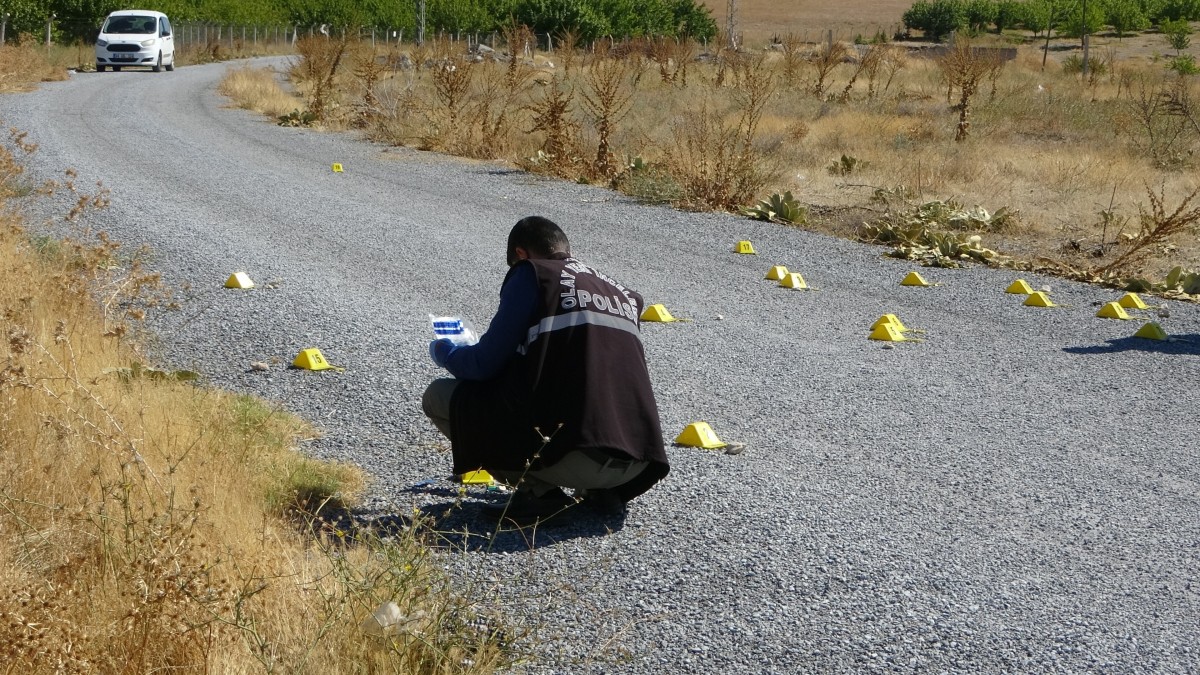 İki grubun silahlı çatışmasında kurşunlar havada uçuştu