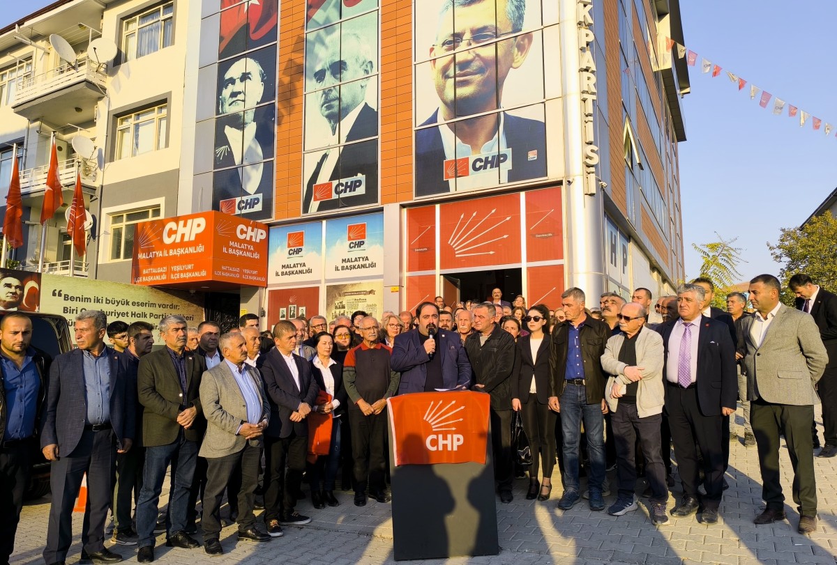 CHP'li Yıldız'dan Esenyurt Belediye Başkanının tutuklanmasından dolayı basın açıklaması gerçekleştirdi