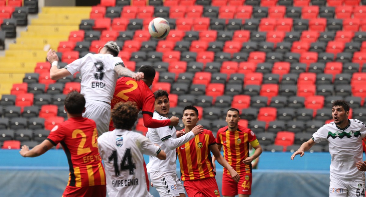  Yeni Malatyaspor, Sakaryaspor'a 2-0 mağlup oldu