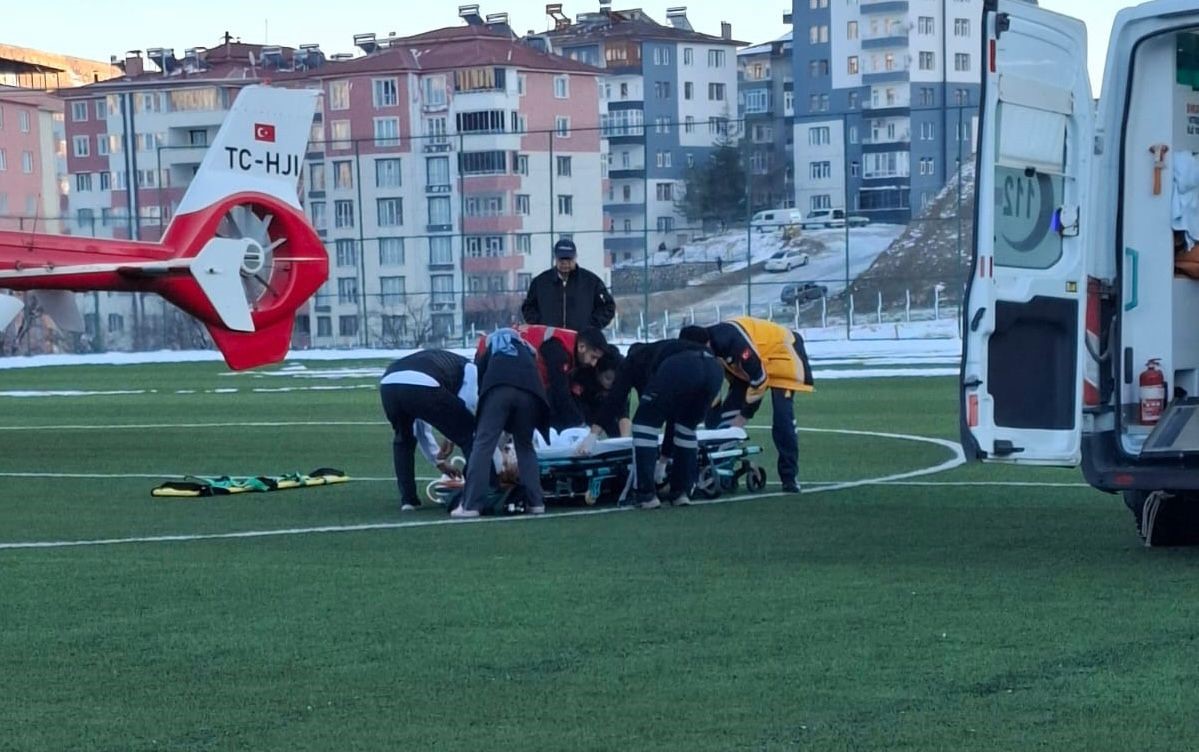 Ambulans helikopter silahla yaralanan genç için havalandı