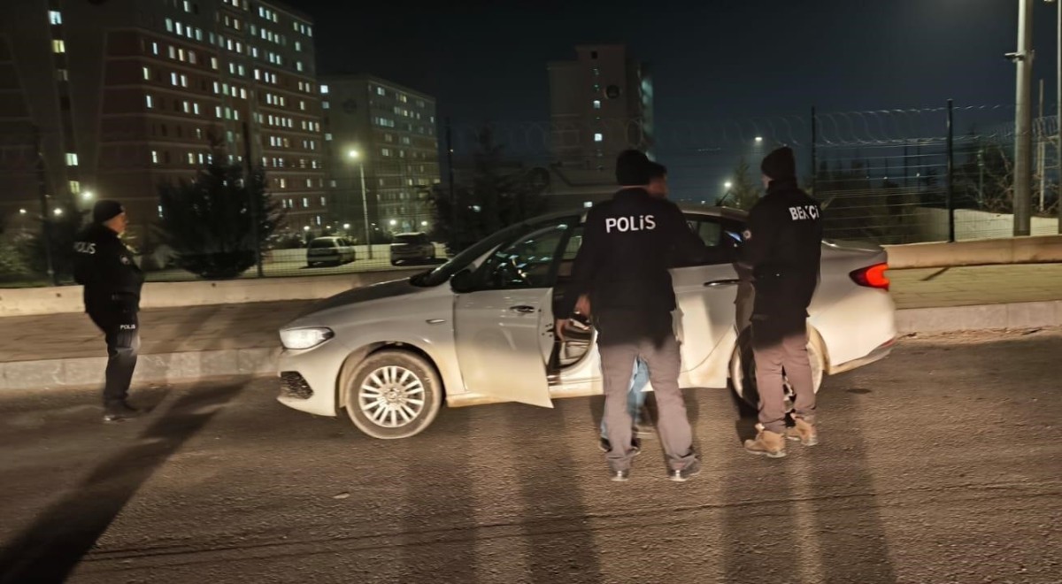 Polis ekipleri park, bahçeler ile okul çevrelerinde asayiş uygulaması yaptı
