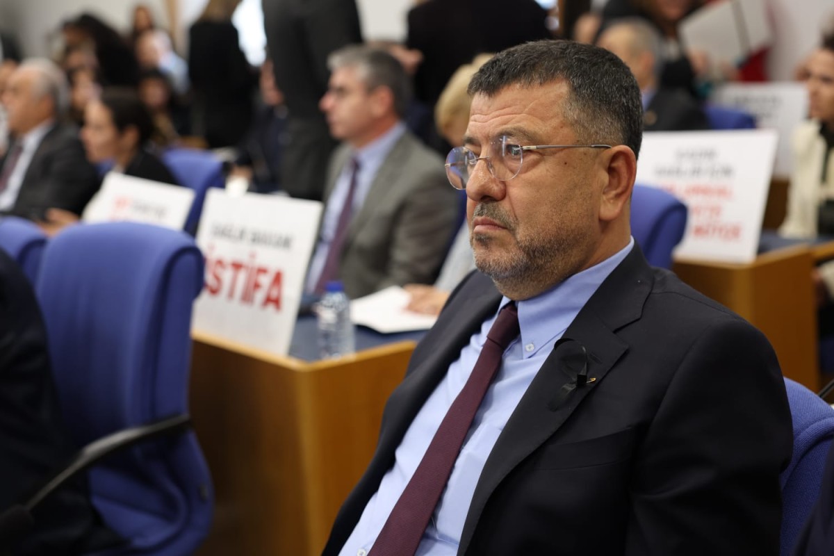 Ağbaba; “1 Aylık Tiyatro Bitti”