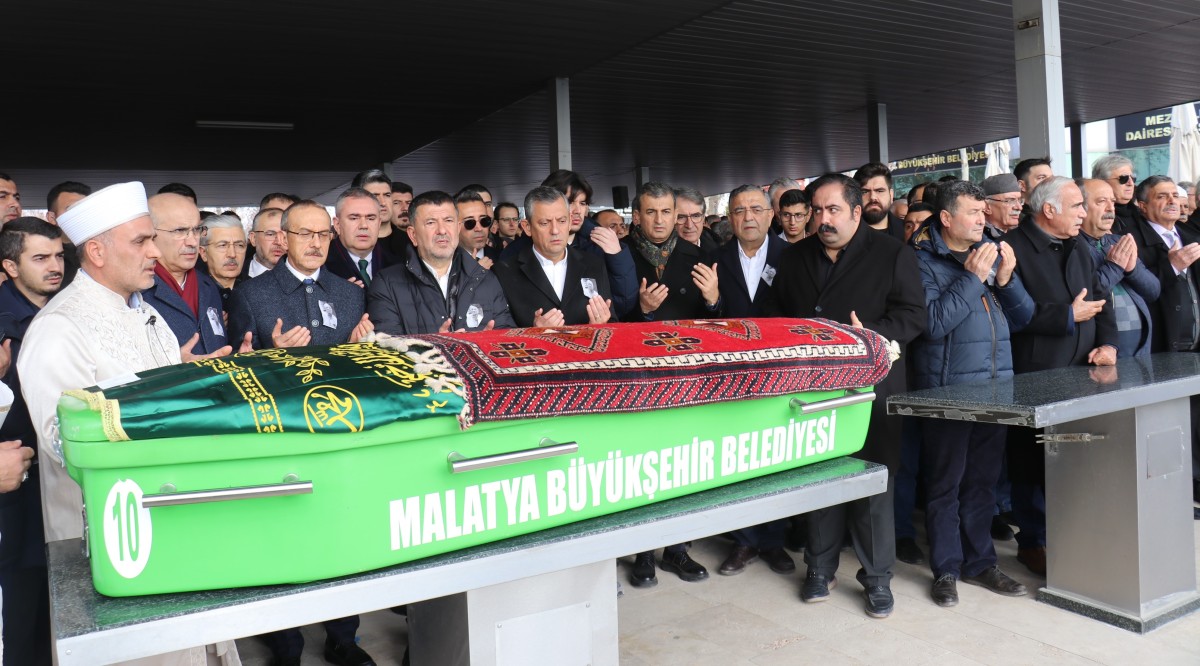 CHP Genel Başkanı Özel, cenaze törenine katıldı