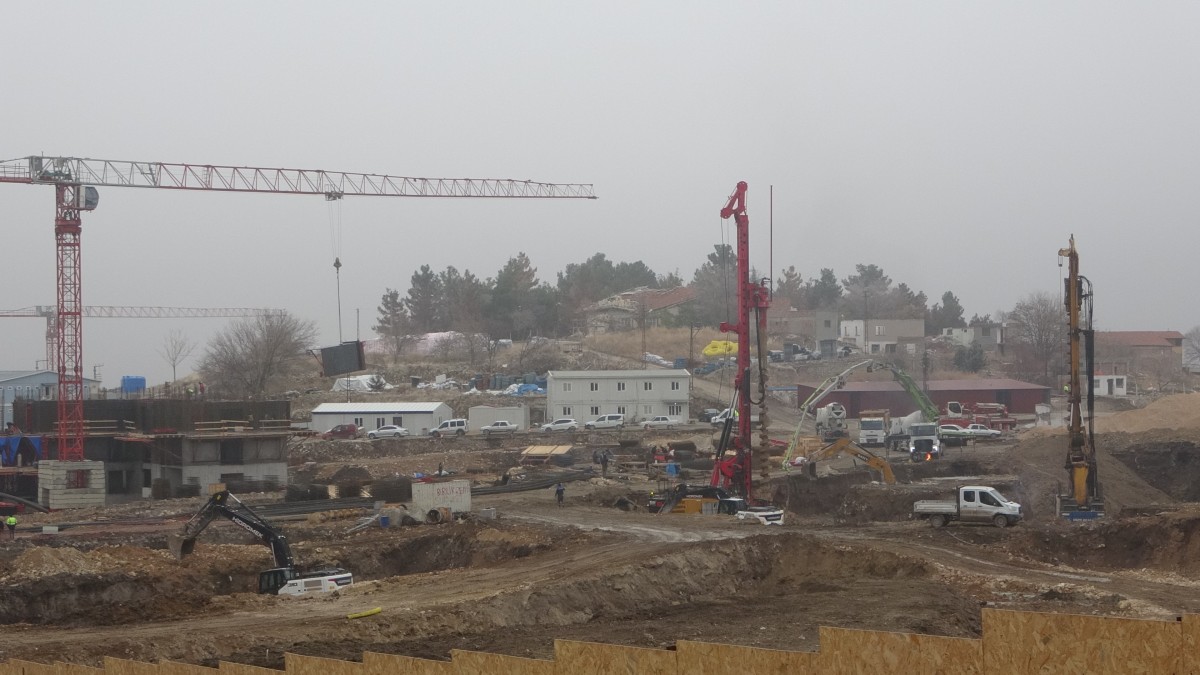 Depremin yıktığı Başpınar'da inşaatlar yükseliyor