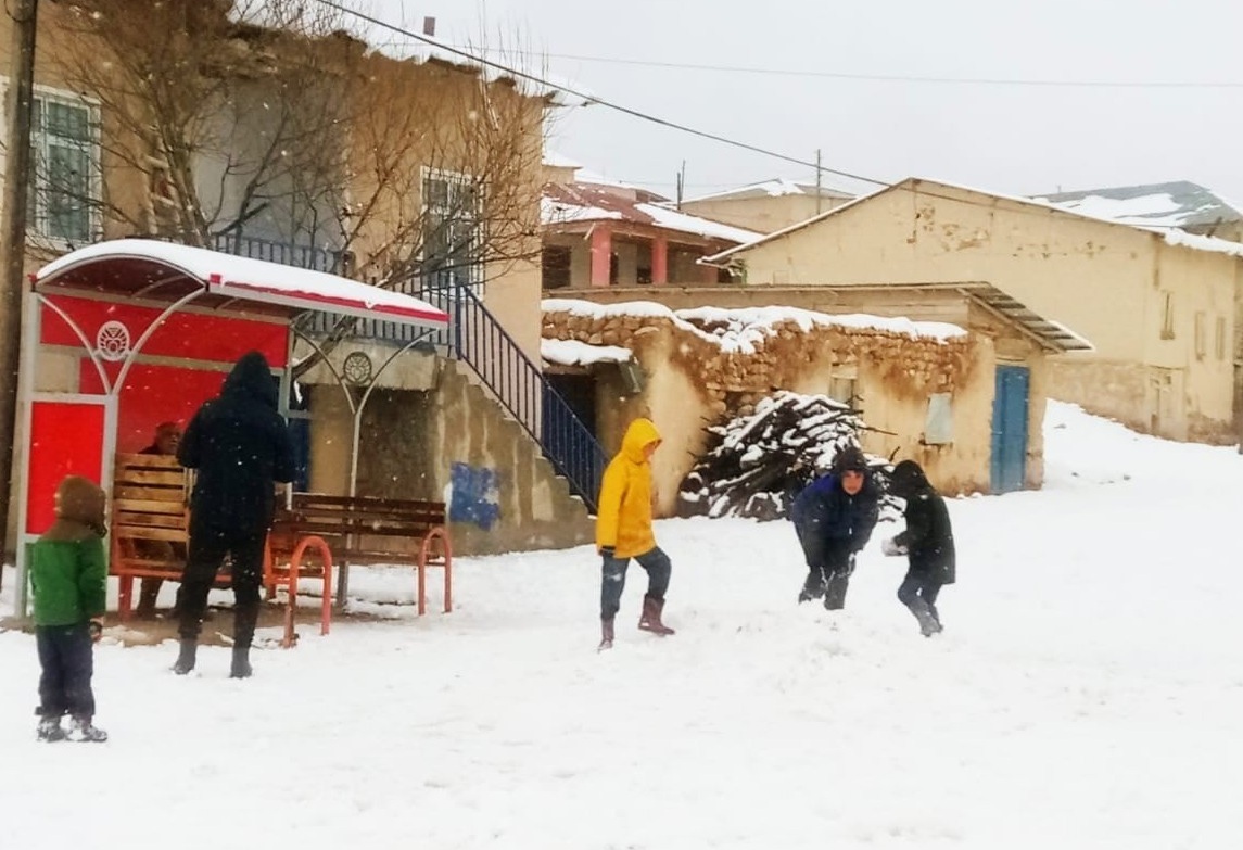 Doğanşehir'de eğitime kar engeli