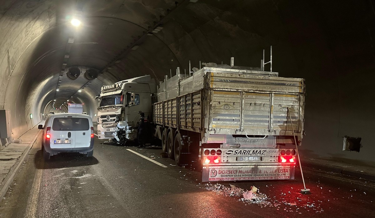 Erkenek Tüneli'nde trafik kazası: 1 yaralı