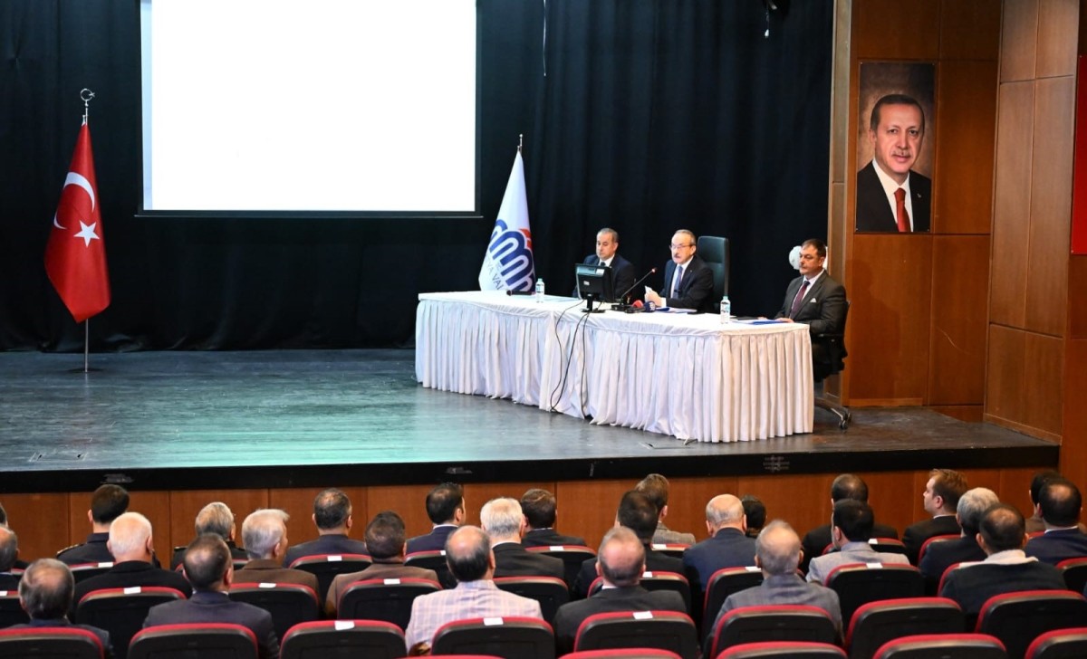 Vali Yavuz, sokak hayvanları için yeni düzenlemeyi açıkladı