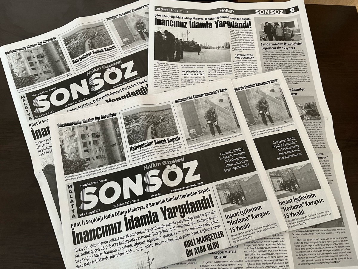 28 Şubat darbesine Siyah-Beyaz protesto