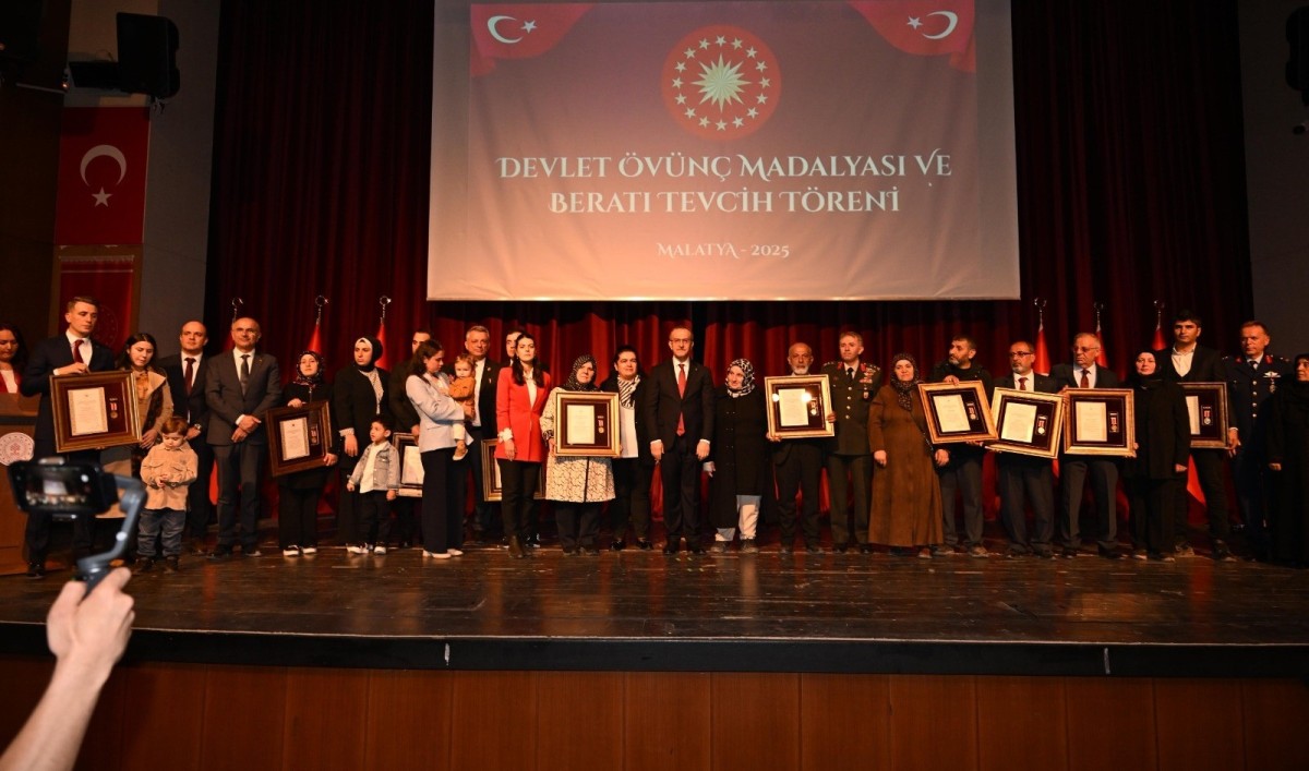 Şehit ailelerine devlet övünç madalyası takdim edildi