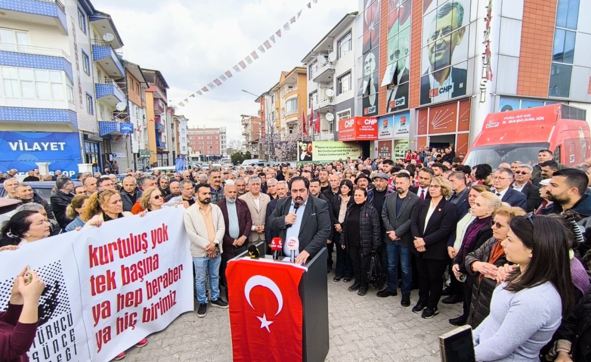 CHP Malatya İl Başkanlığı önünde İmamoğlu'nun gözaltına alınması protesto edildi